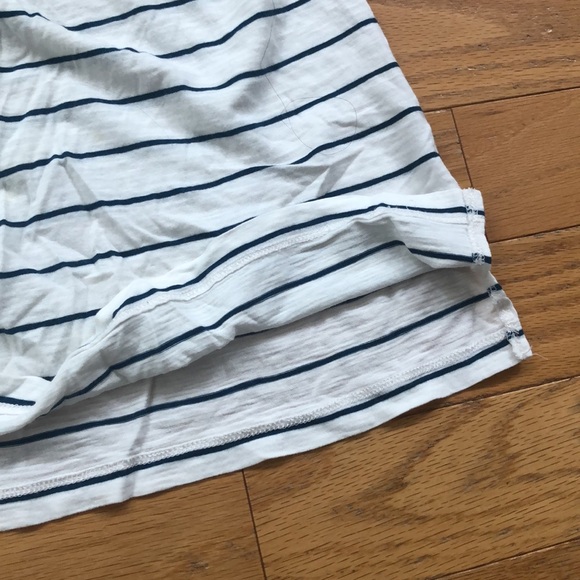 Madewell Whisper Cotton V-Neck w/ Pocket - Grey / Blue Thin Stripes - Picture 10 of 16